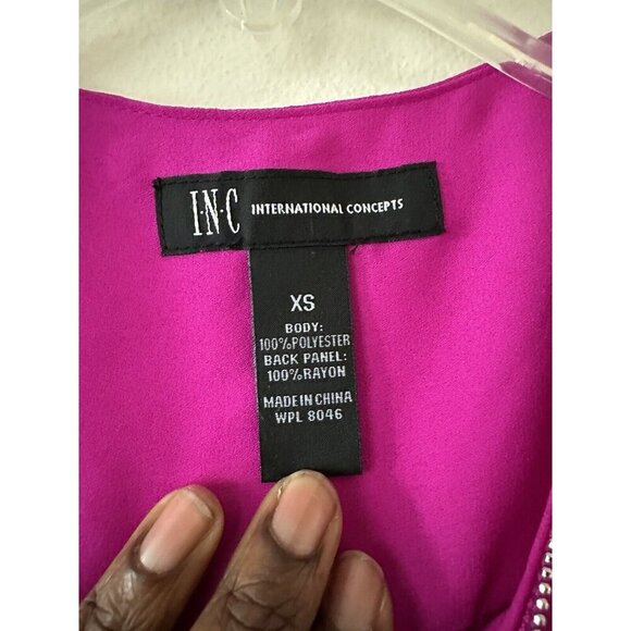 🎈🎈🎈INC Sheer V Neck Sleeveless  1/4 Zip Blouse Magenta Size XS NEW Lightweight - Picture 3 of 9